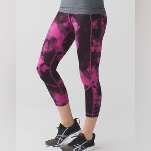 LULULEMON Pace Rival Crop Luxtreme Blooming Pixie Raspberry Black Size 10